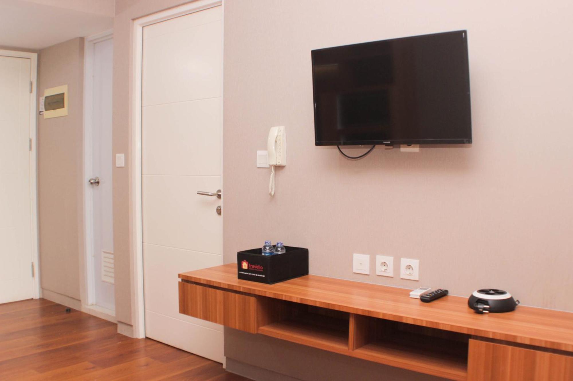 Fancy And Comfy 2br At Springlake Summarecon By Travelio