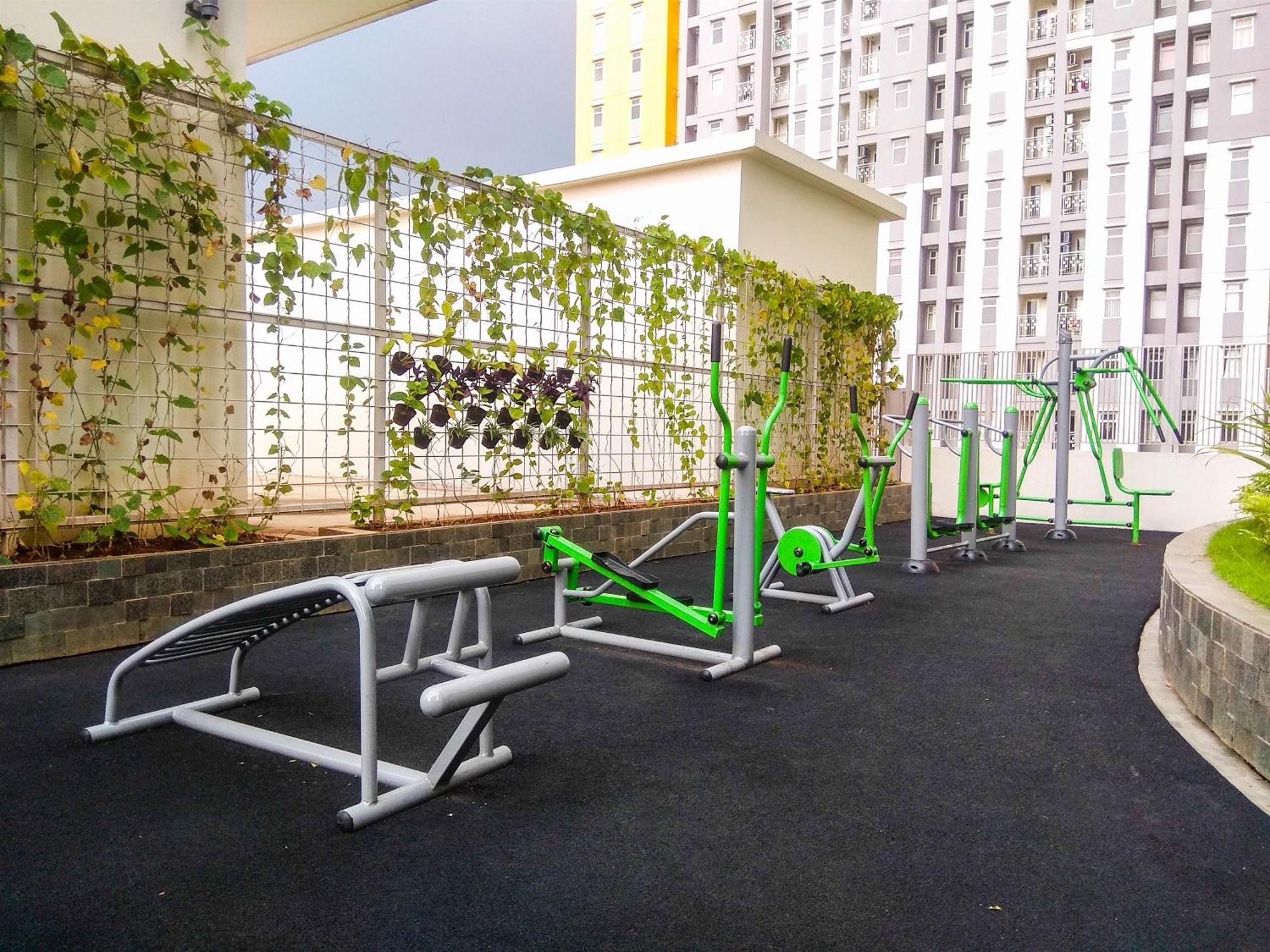 Fancy And Comfy 2br At Springlake Summarecon By Travelio Apartemen *