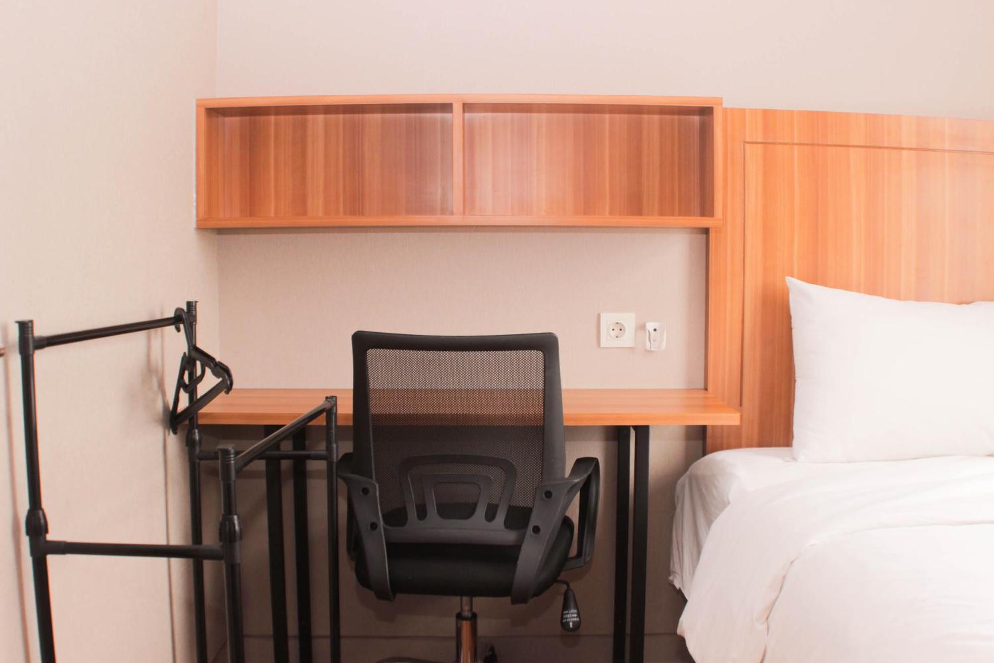 Fancy And Comfy 2br At Springlake Summarecon By Travelio