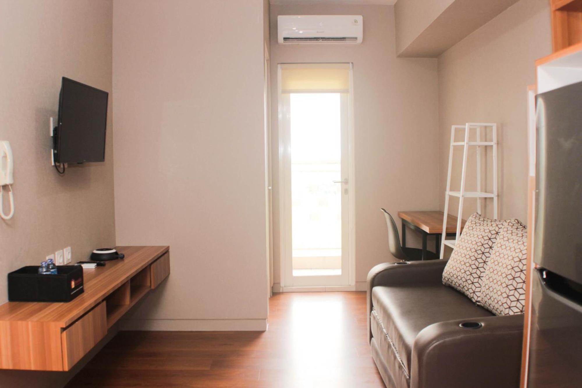 Fancy And Comfy 2br At Springlake Summarecon By Travelio Apartemen *